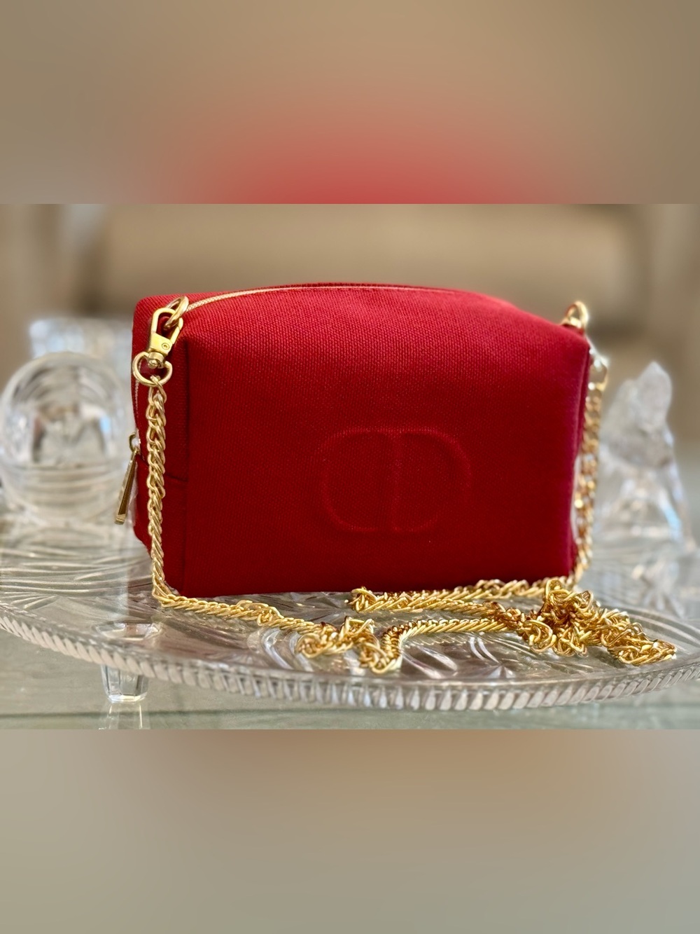 DIOR Beautiful Red Cosmetic Bag with stunning Gold Chain Attached Crossbody - Picture 4 of 16